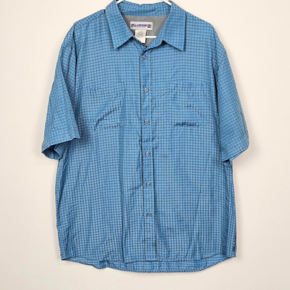 Billabong Mens Sz M Button Up Shirt Blue Plaid Vented Back Short Sleeve Outdoors